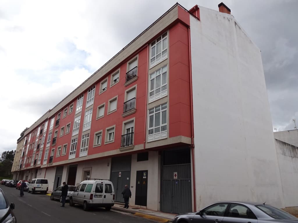 VIVIENDA EN PLANTA SEGUNDA, LETRA A, DEL Nº 30-32 DE LA CALLE MIRTOS DE CARBALLO. TIENE 88,10 M2. TIENE COMO ANEJOS LA PLAZA DE GARAJE Nº 12 Y EL TRASTERO Nº 12